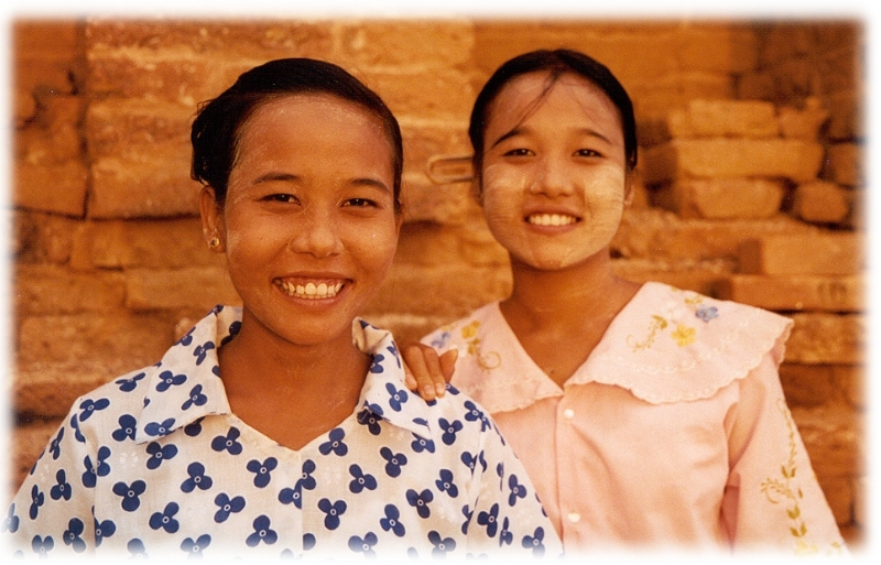 Girls, Bagan Myanmar.jpg